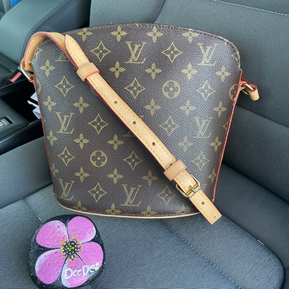 Louis Vuitton Handbags - LOUIS VUITTON Crossbody bag